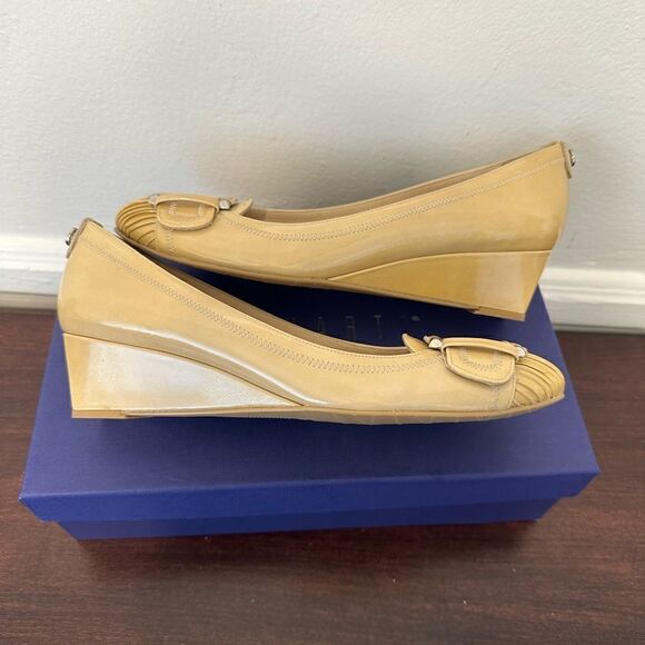 STUART WEITZMAN  sz 7,5 Patent Leather Wedge Heels Front Buckle Scrunch Toe - Picture 8 of 13